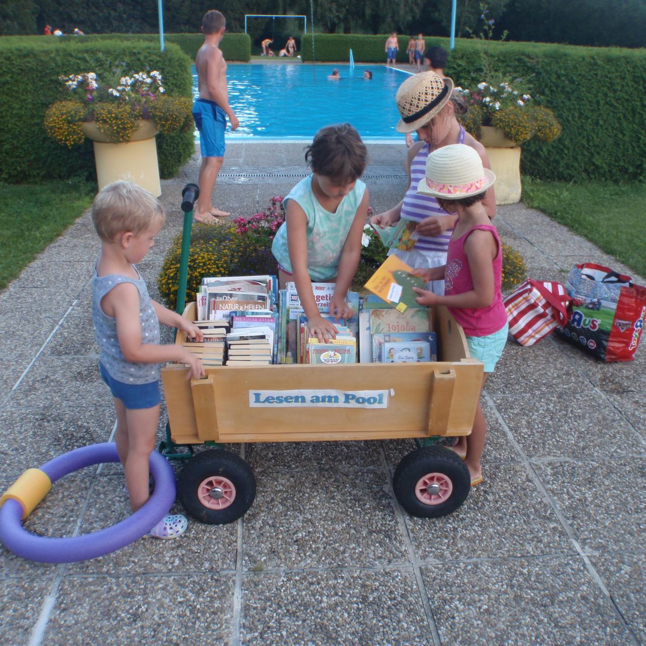 Lesen am Pool